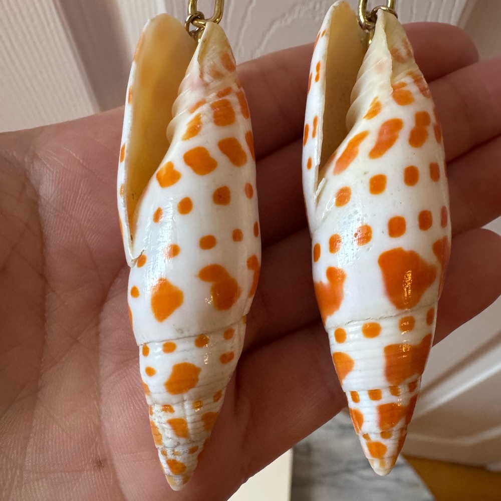 Ulla Johnson Medium Shell Drop Earrings Orange Mitra Shell - Picture 9 of 13